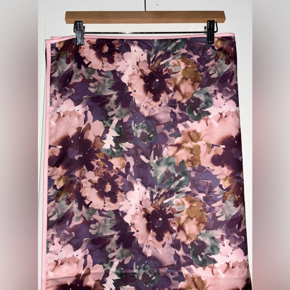 Johnny Was Calme Violetta Floral Reversible Yoga Towel 70"X40" Multicolor NEW - Picture 2 of 6